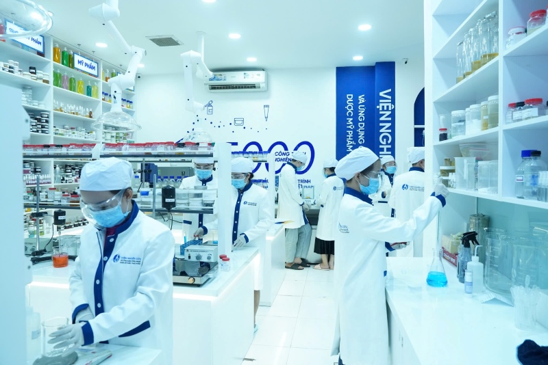 Chuyên gia phân tích mẫu thử Asialab
